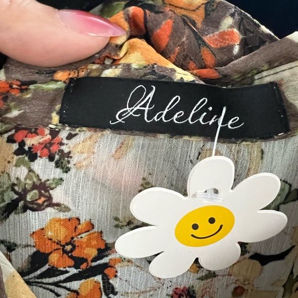 Adeline | Contrast Floral Button-Up Blouse - Picture 8 of 8